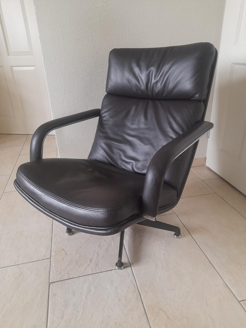 Heerlijk zittende Lederen  Fauteuil  (in goede nette staat )