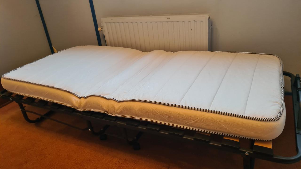 Opvouwbaar logeerbed