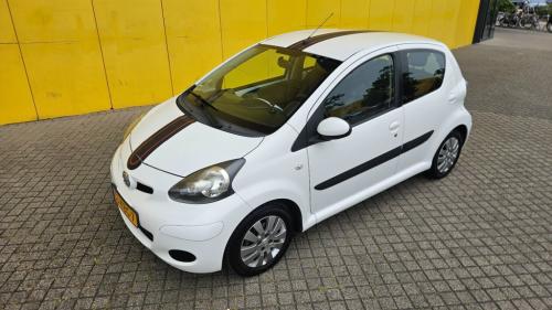 Toyota Aygo 1.0-12v xcite white