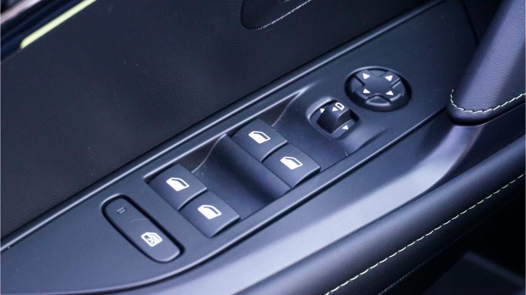 Peugeot 208 hybrid 136 e-dcs6 gt rijklaar incl garantie