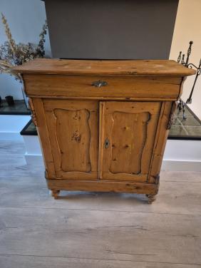 Leuk, oud opknap kastje