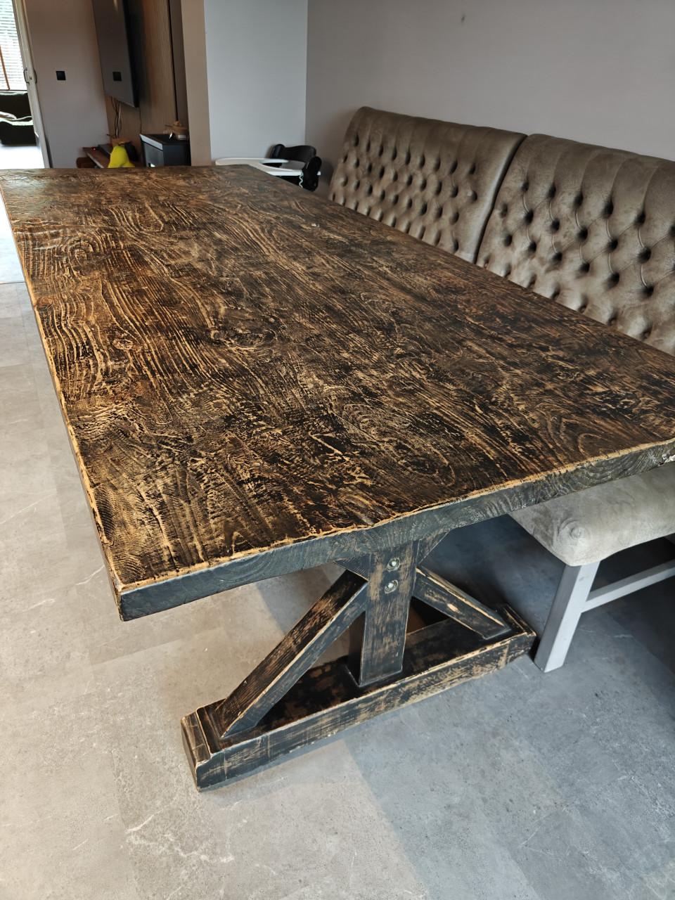 Robuuste grote eettafel 240cm lang!