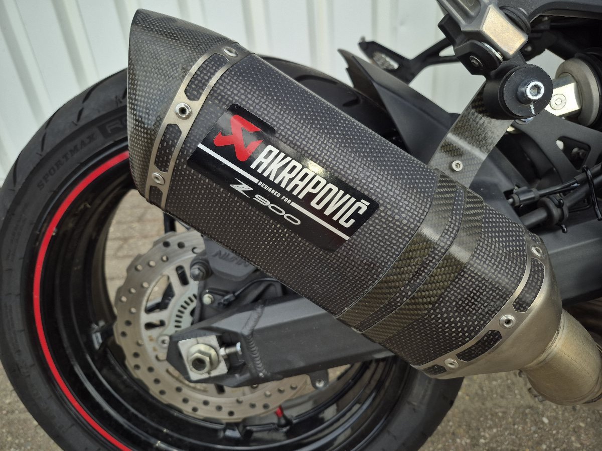 Kawasaki Z900 acrapovic uit 2023