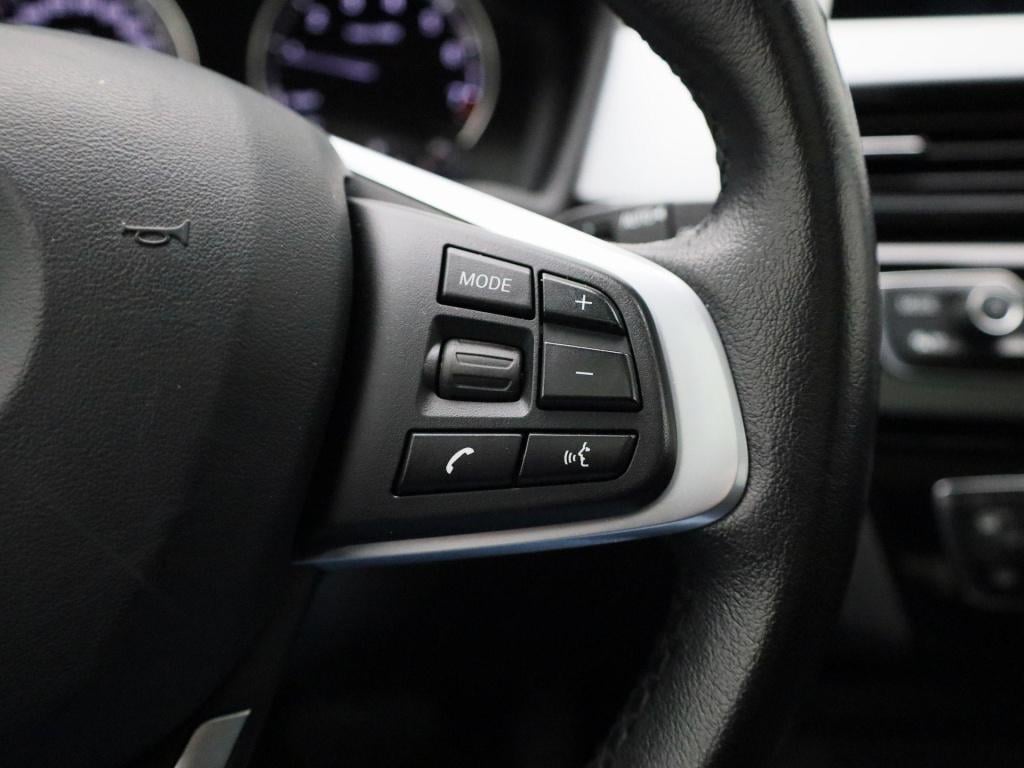 BMW X1 sdrive20i executive | automaat | apple carplay / android auto | pano