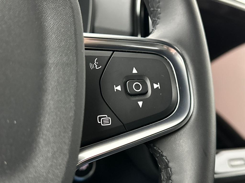 Volvo XC40 b4 194pk plus dark| achteruitrijcamera| trekhaak| adap.cruise