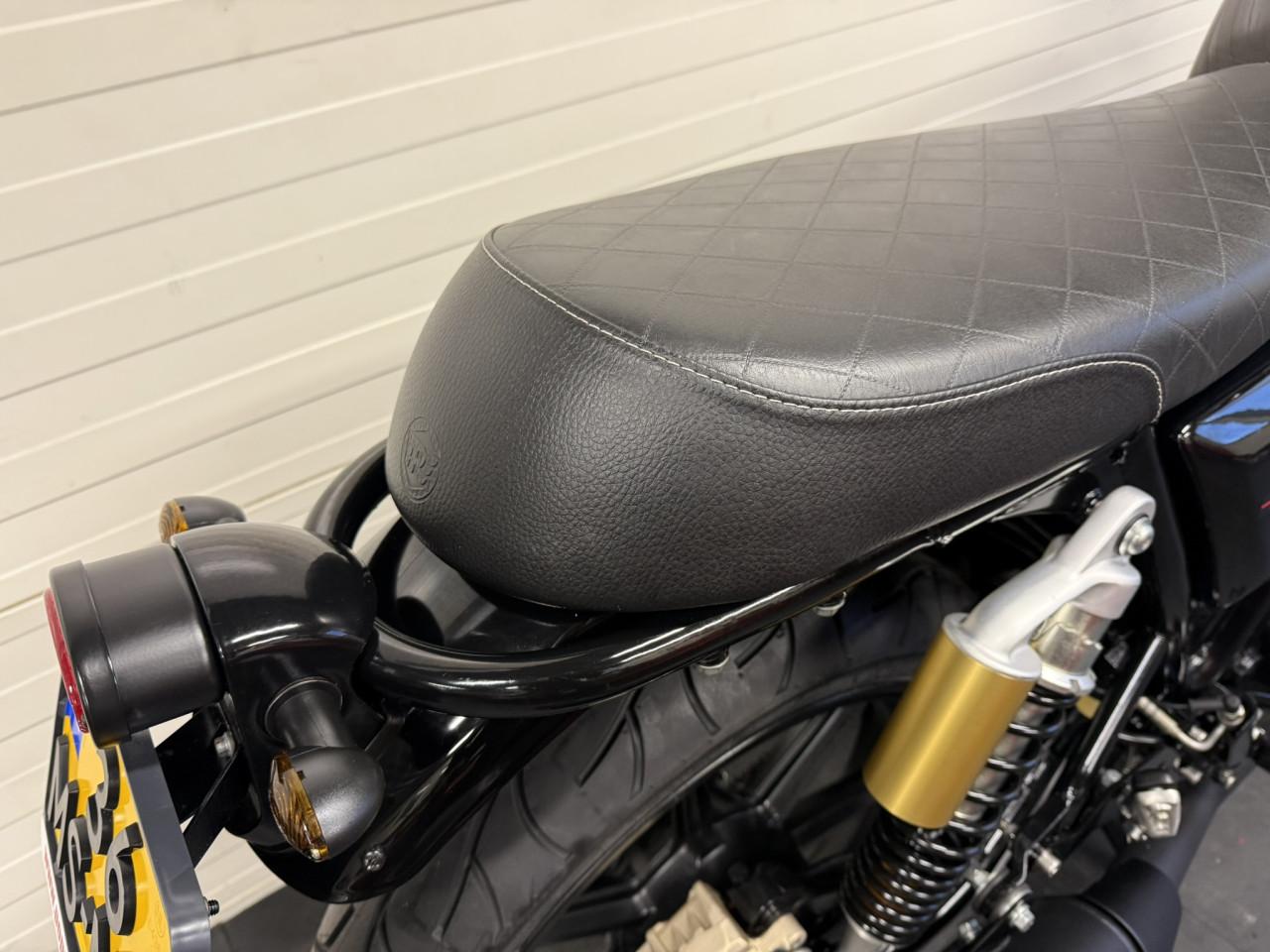 Gave en complete Royal Enfield Interceptor 650 bj 2023!