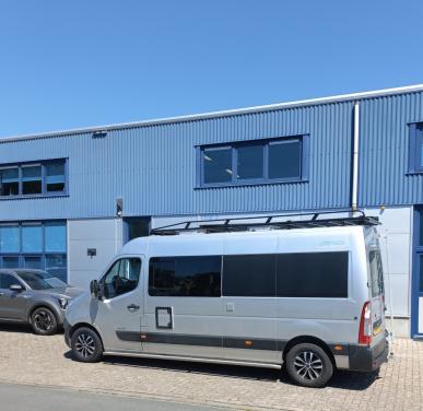 Renault Master, automaat, professioneel ingebouwd 2024/ 2025, top conditie.