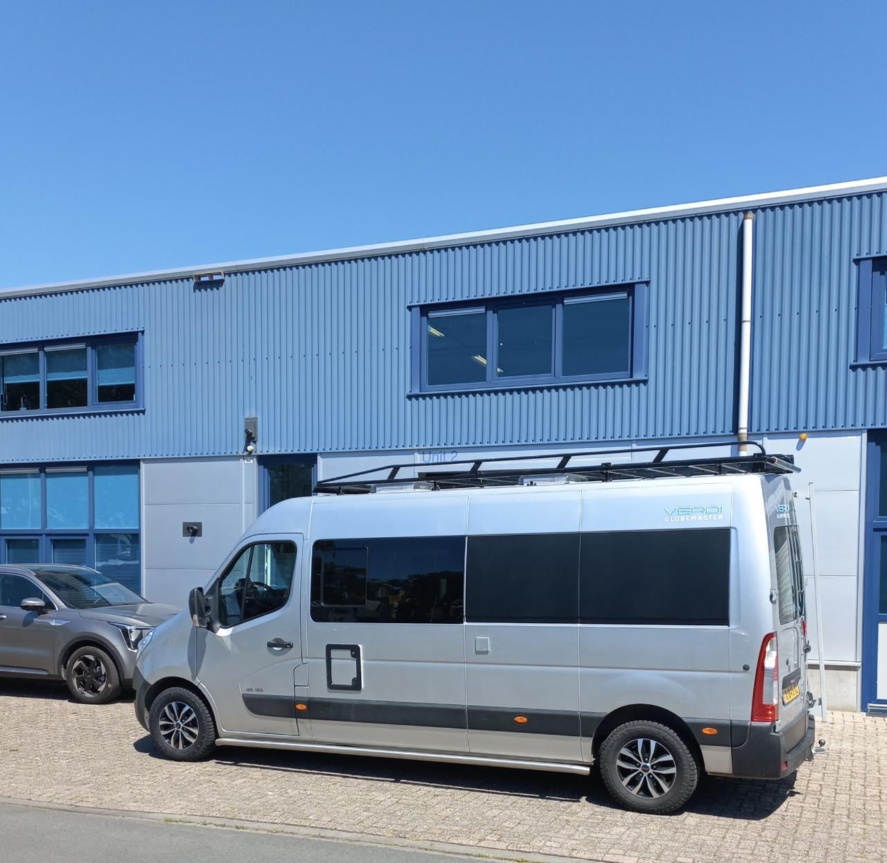 Renault Master, automaat, professioneel ingebouwd 2024/ 2025, top conditie.