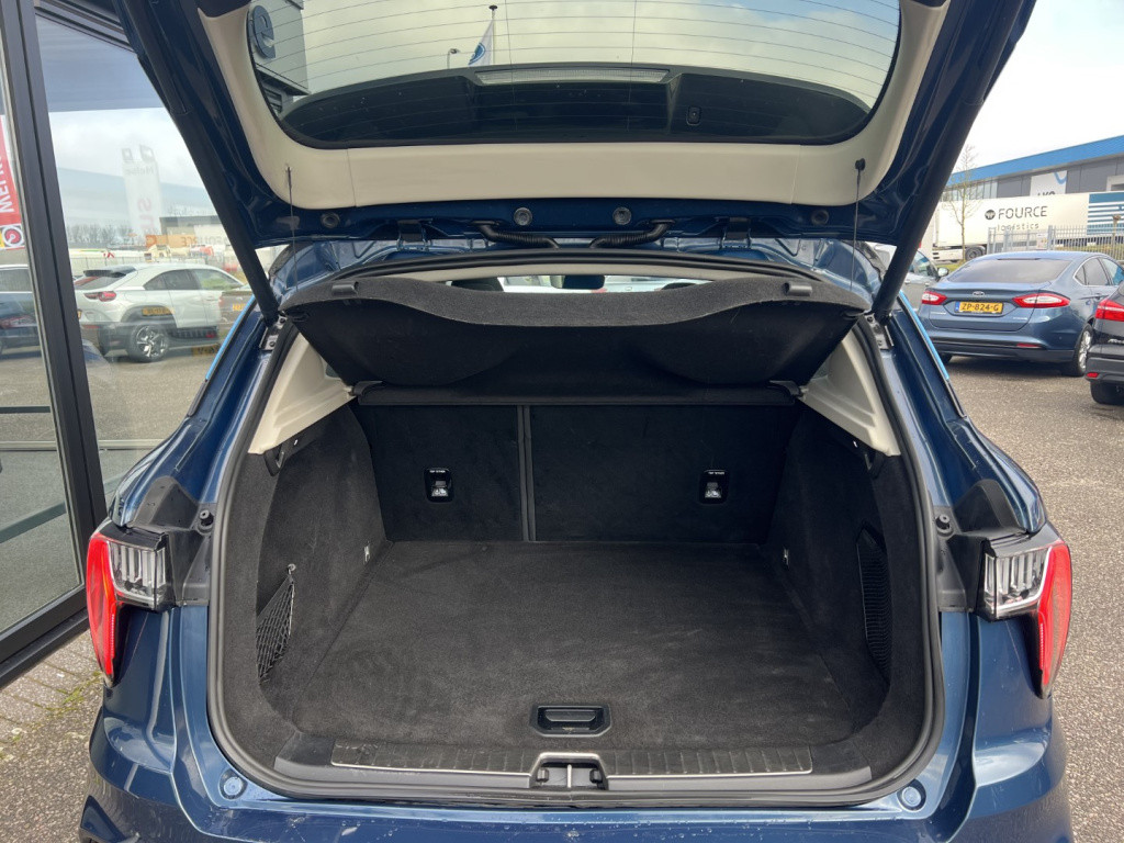 Lynk & Co 01 1.5 261pk plug in hybrid , 360 camera