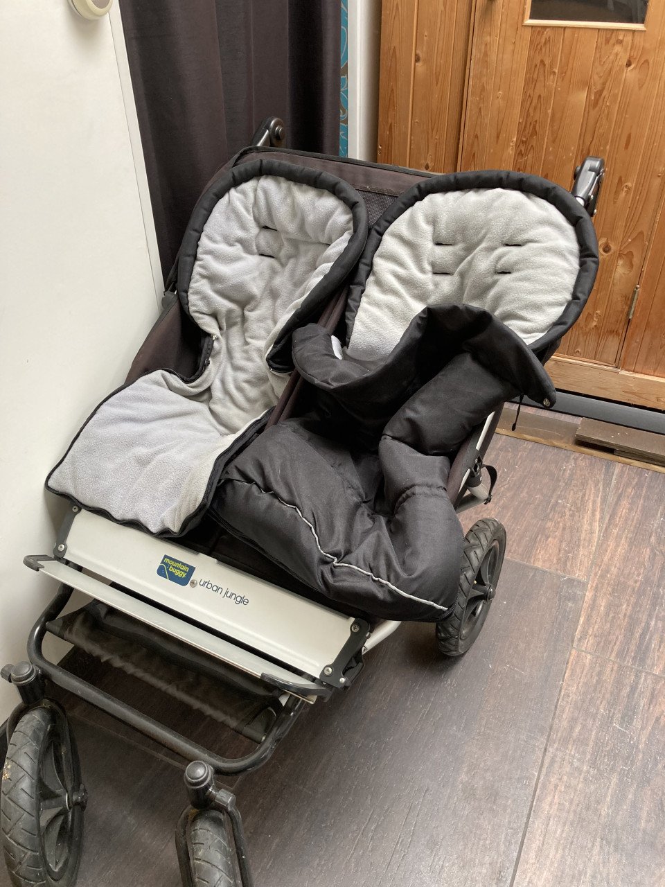 Te koop: Tweeling kinderwagen