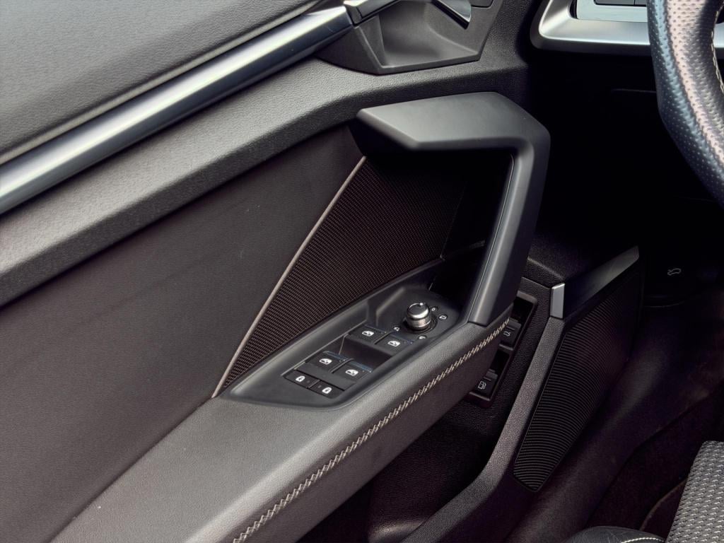 Audi A3 sportback 40 tfsi e s-line pano b&o camera head up