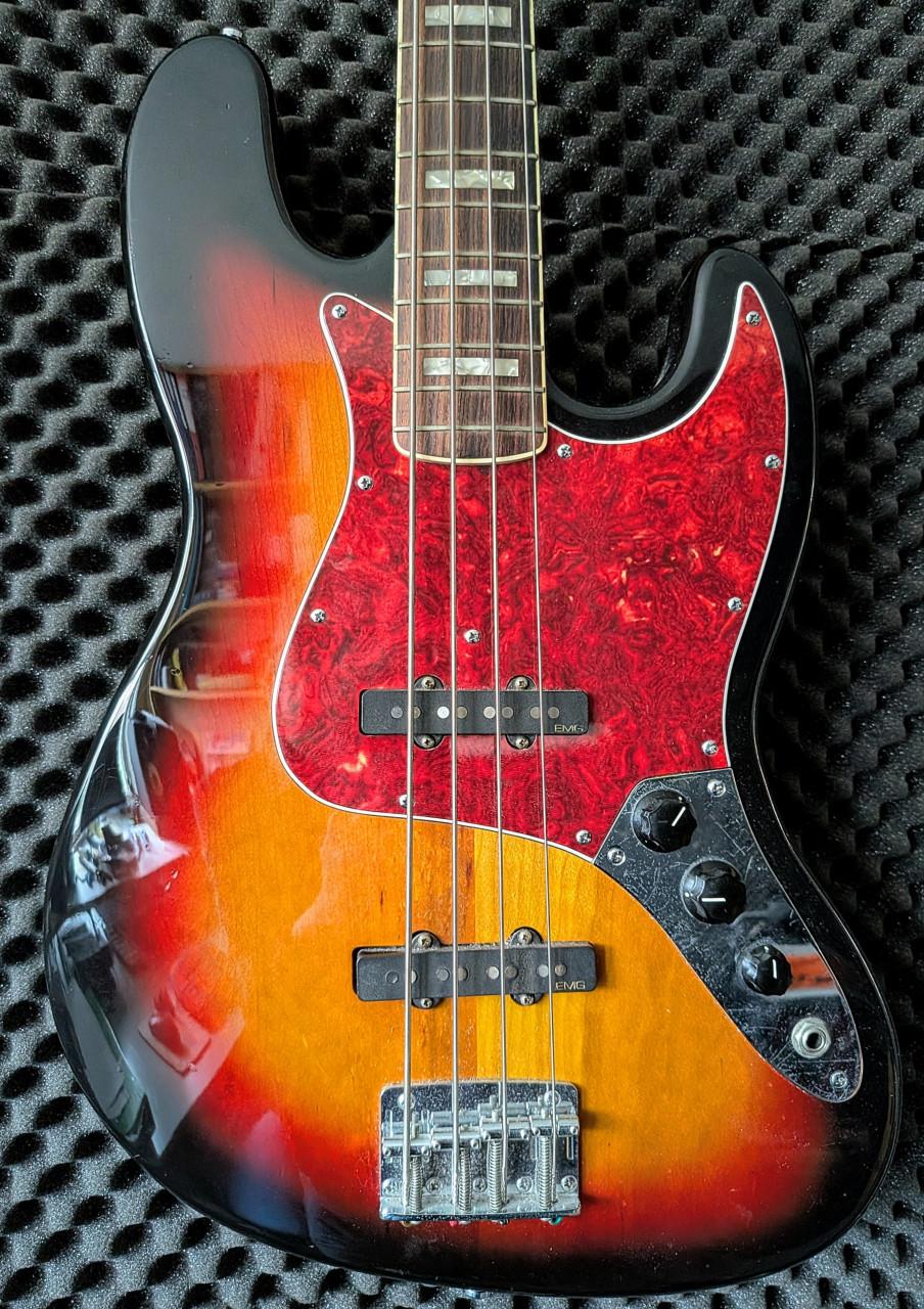 Professionele basgitaar, gebouwd door Zwier gitaarbouw