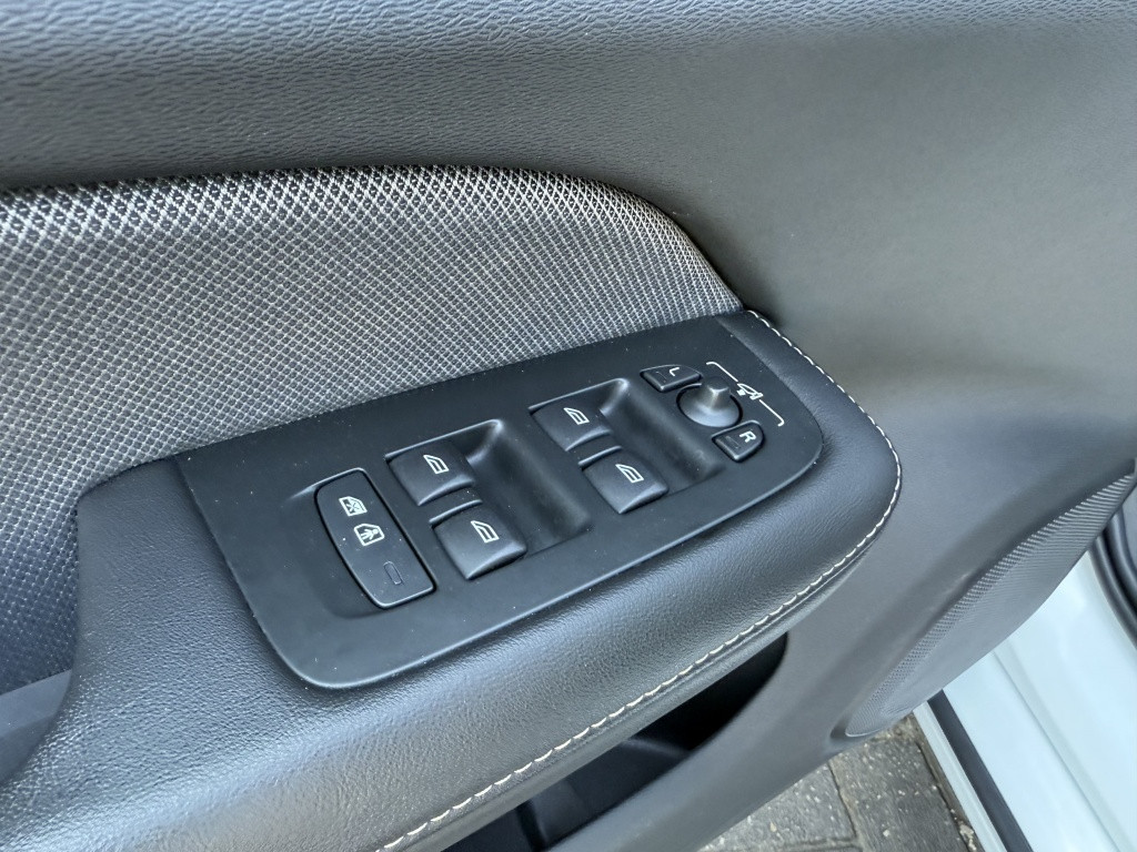 Volvo V60 t6 340pk recharge r-design| panodak| adap.cruise| h&ksound| came