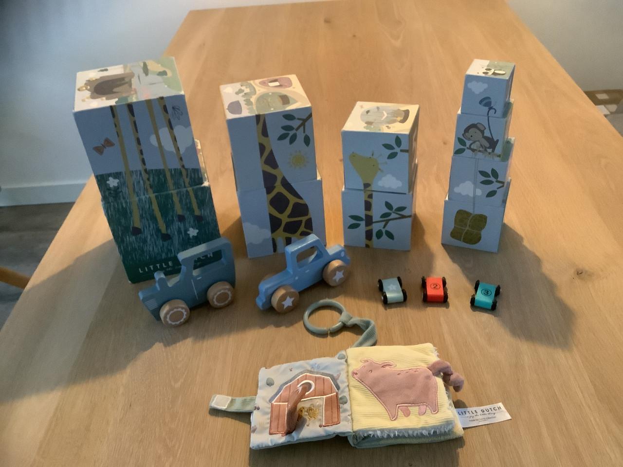 Little Dutch - Stapeltoren, Houten Auto’s, Stoffen Baby Boekje
