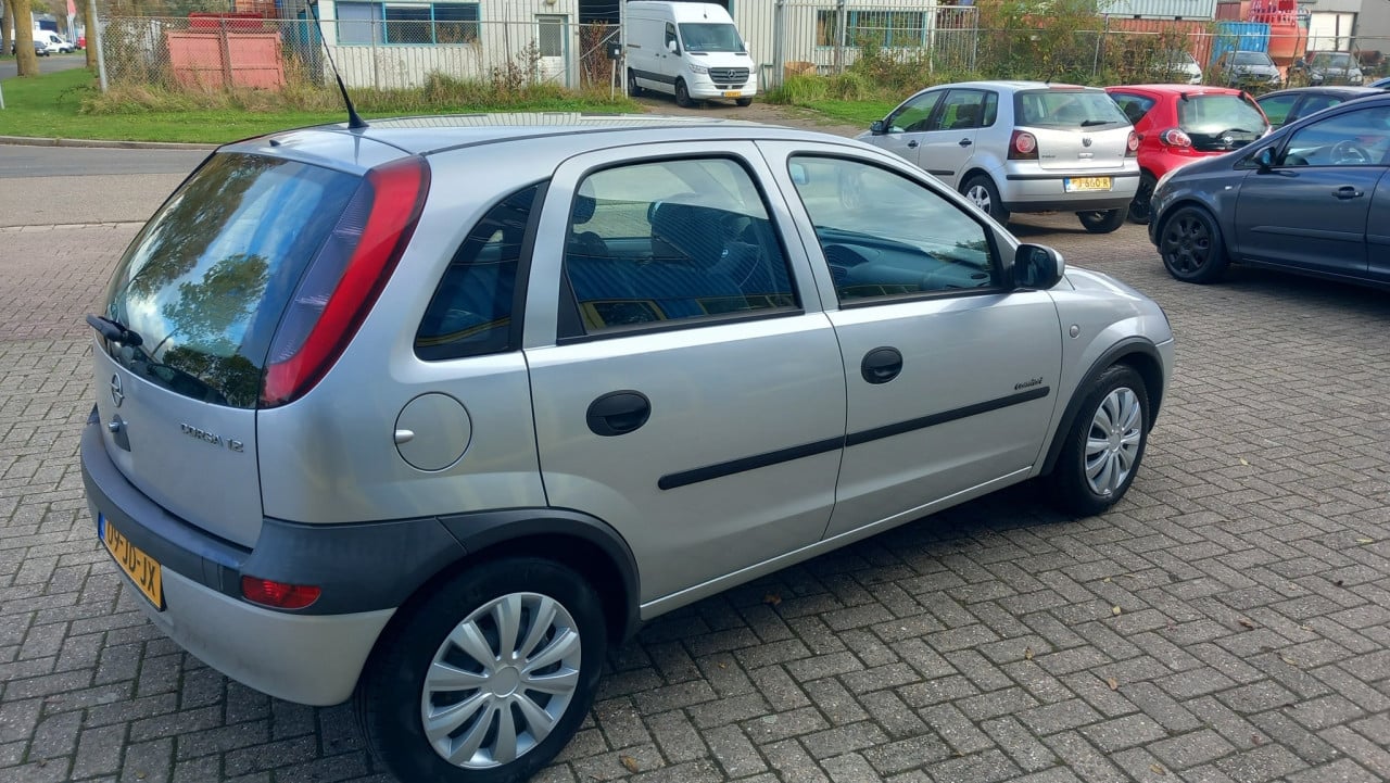 Opel Corsa C 1.2 16V Automaat !!!! 5drs bj:2002 97.000km i.z.g.st