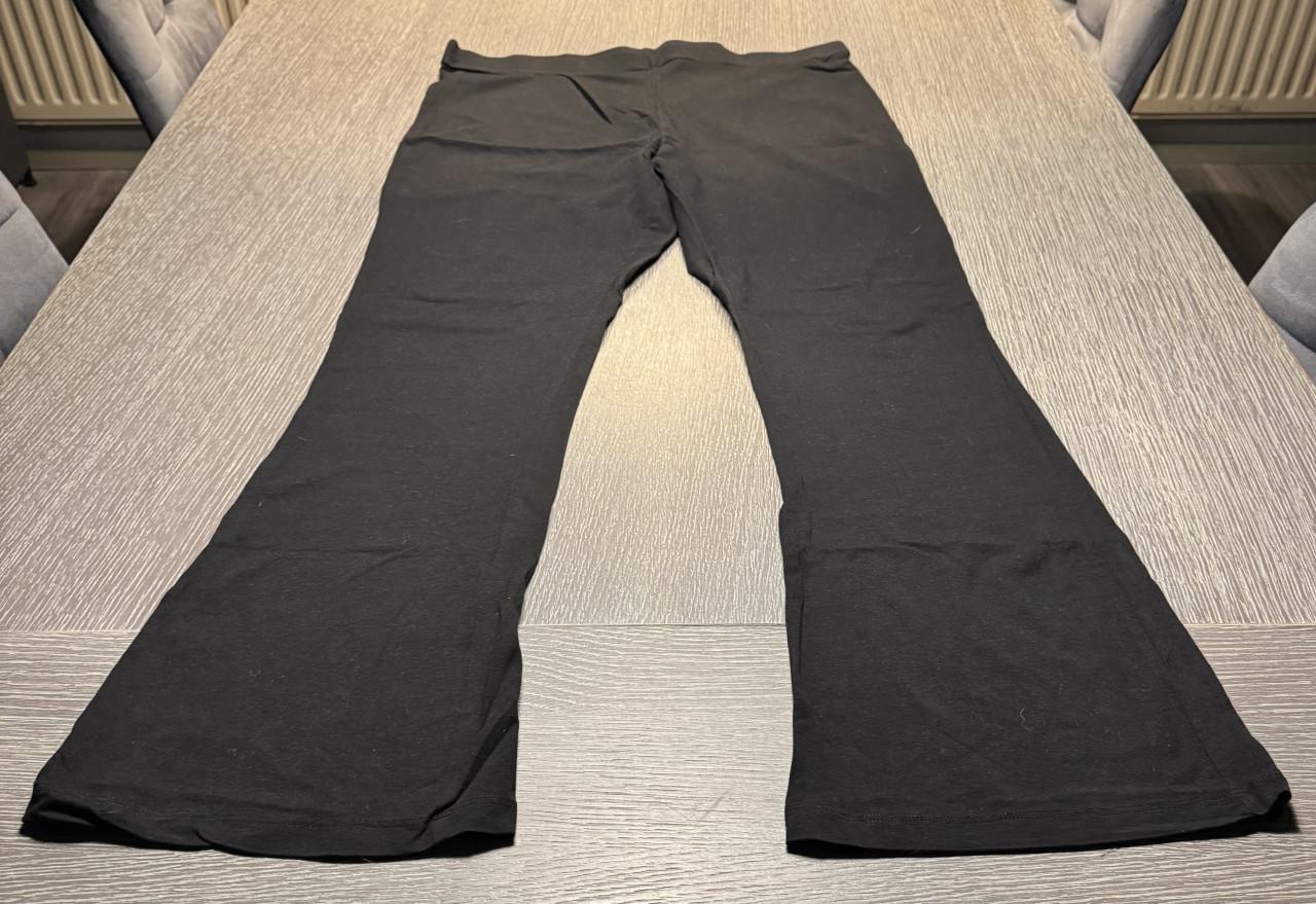 Te koop: flared leggings.