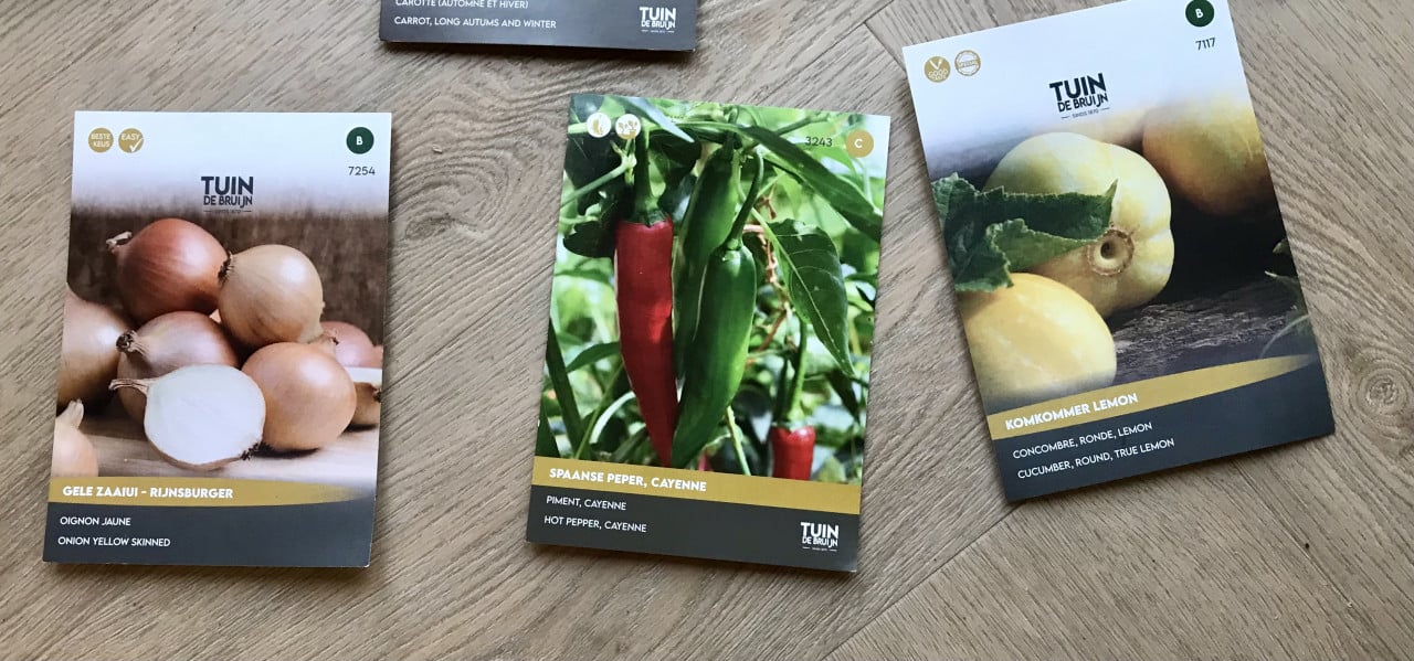 Diverse zakjes biologische zaden nieuw