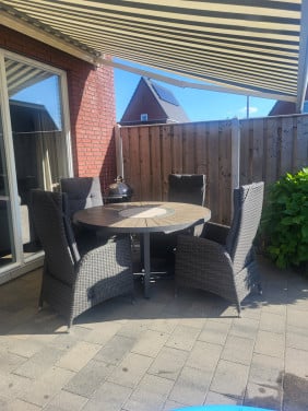 Tuinset ronde tafel en vier stoelen