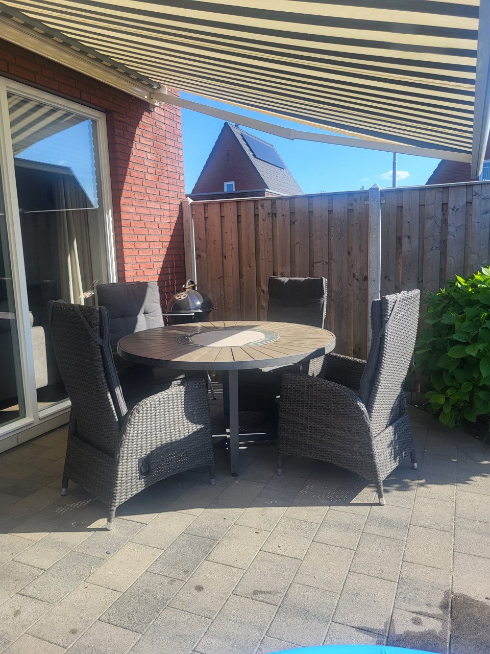 Tuinset ronde tafel en vier stoelen
