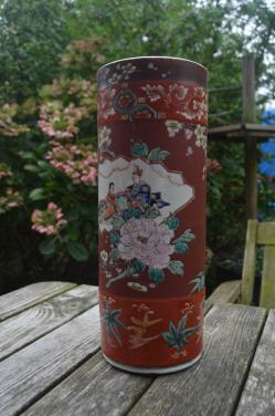 2 Japanse vazen, 1 goed, 1 niet zo........