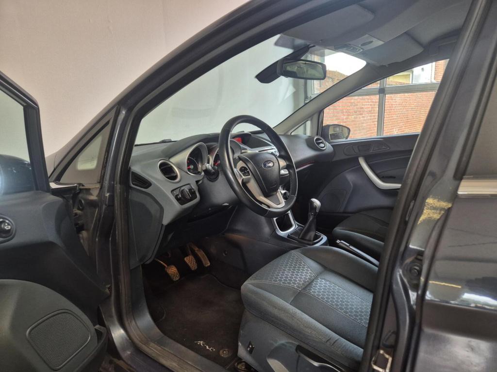 Ford Fiesta 1.25 titanium / nieuwe distriebutieriem 1e eigenaar / stoelverw