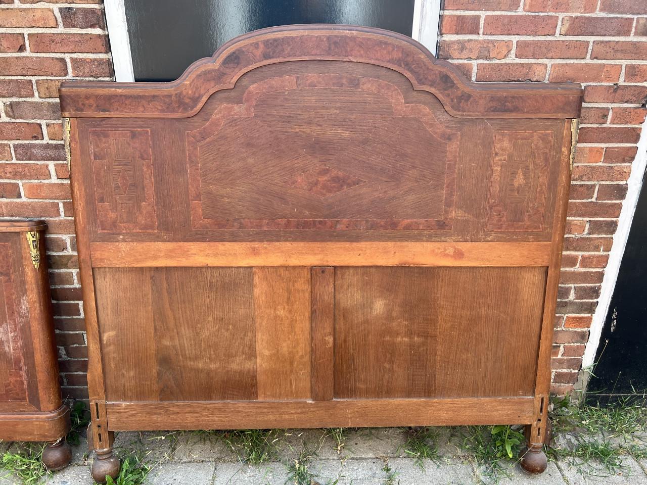 Antiek hoofd en voeteinde bed