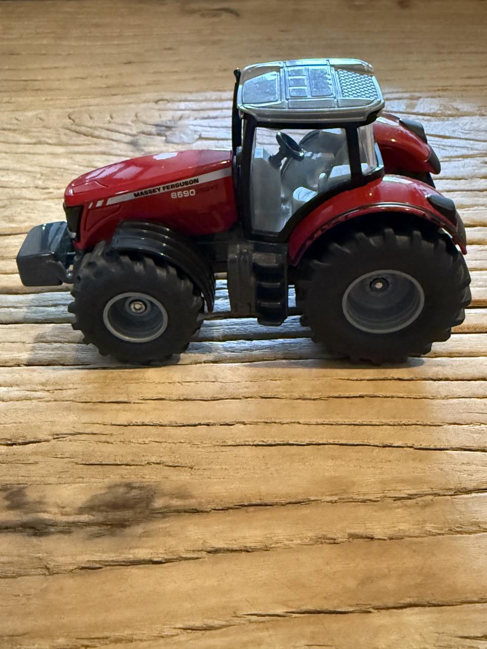 Siku Massey-Ferguson MF 8690 - Schaal 1:50
