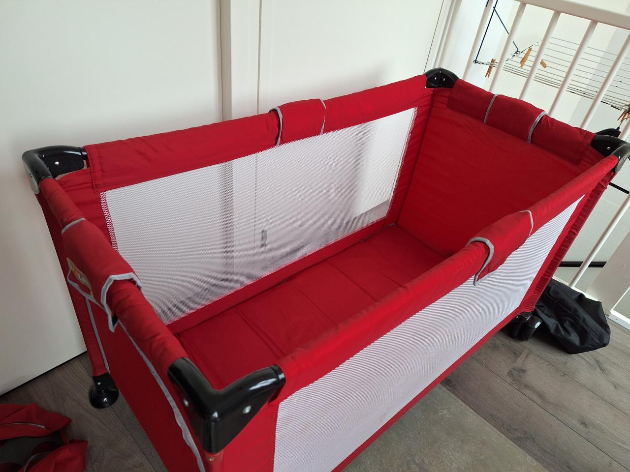 Koelstra campingbedje + matras + beddengoed