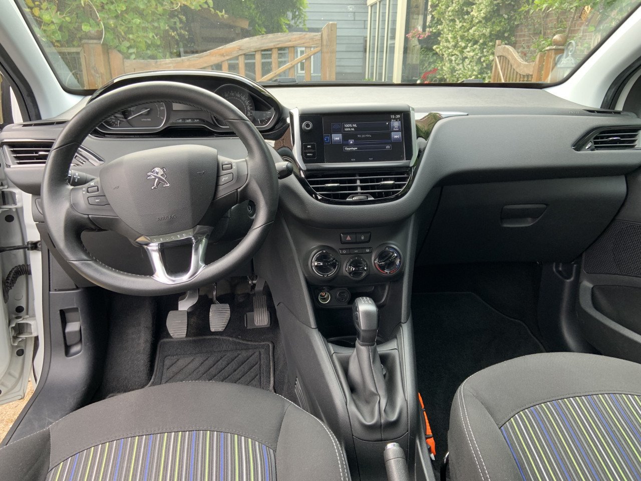 Peugeot 208  GERESERVEERD!!