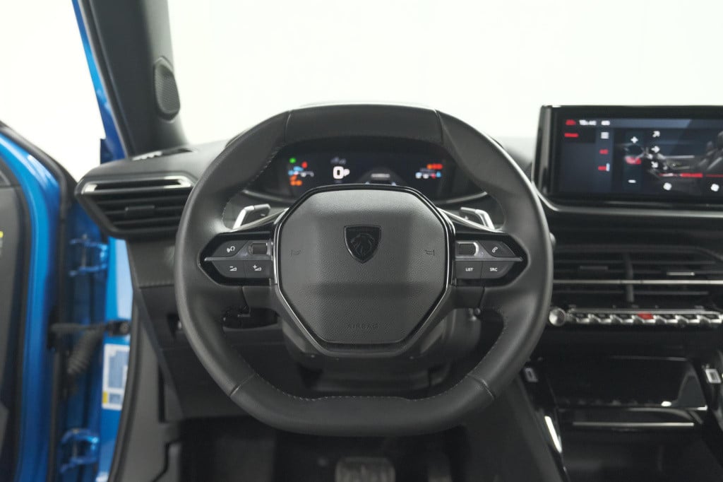 Peugeot 2008 puretech 130 eat8 blue lease allure | camera | navigatie | par