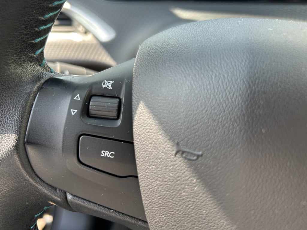 Peugeot 2008 1.2 puretech urban cross distributieriem gemodificeerd