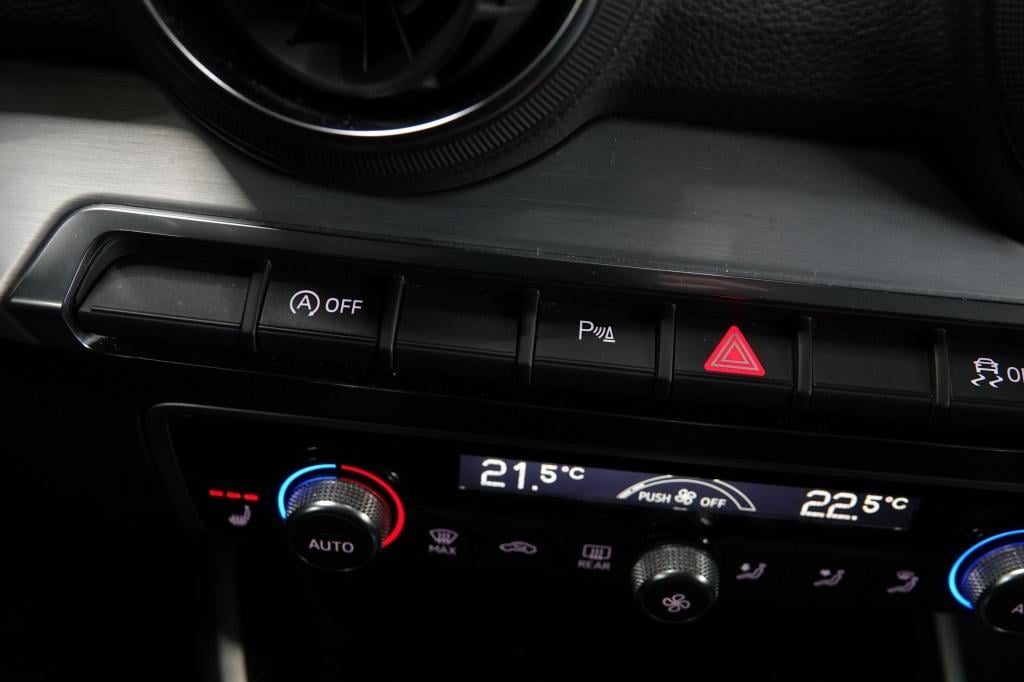 Audi Q2 1.4 tfsi | stoelverw. | pdc | 19" | camera |