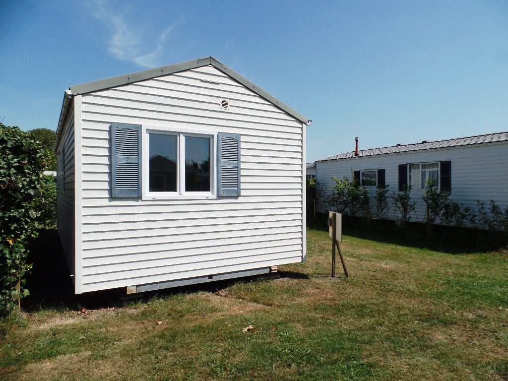Prima chalet met middenkamer op kavel kleine camping nabij Grevelingenmeer
