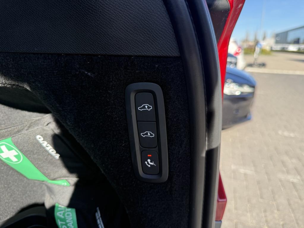 Volvo XC90 t8 390pk recharge inscription| panodak| luchtvering| trekhaak| 3