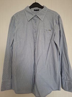 Didi blouse blauw/wit vertikaal gestreept, lange mouwen. Maat XXL