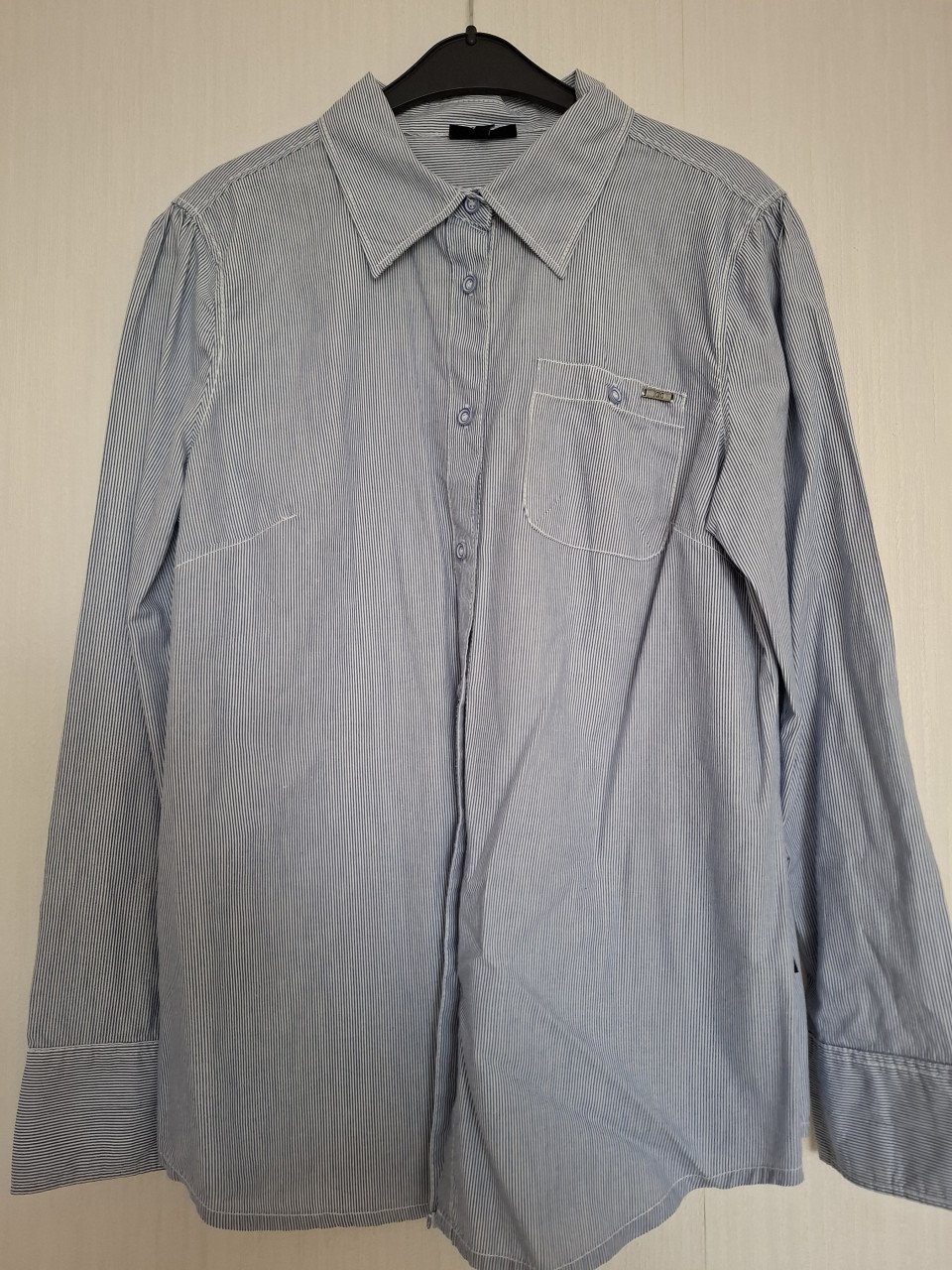 Didi blouse blauw/wit vertikaal gestreept, lange mouwen. Maat XXL