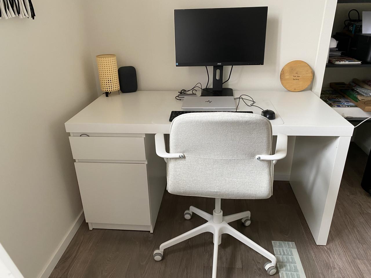 IKEA Malm bureau en bureaustoel