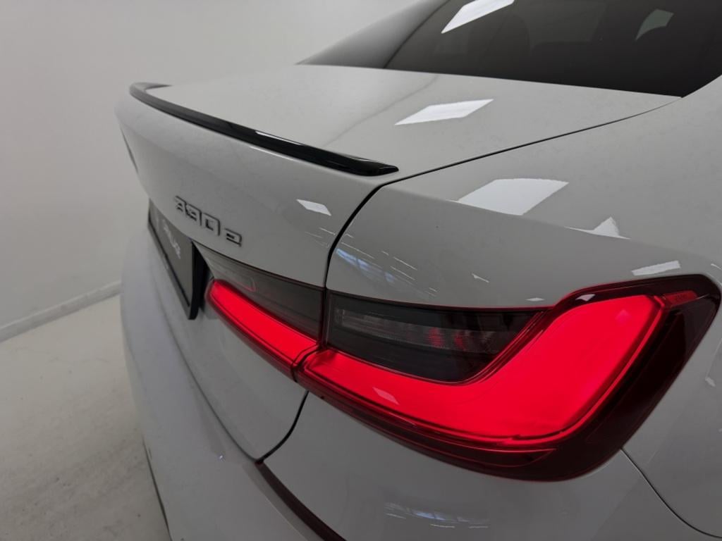 BMW 3-serie 330e m-sport | schuif/kanteldak | trekhaak | 360 camera |