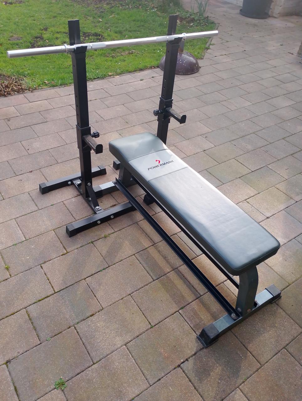 Fitness bank met haltersteunen