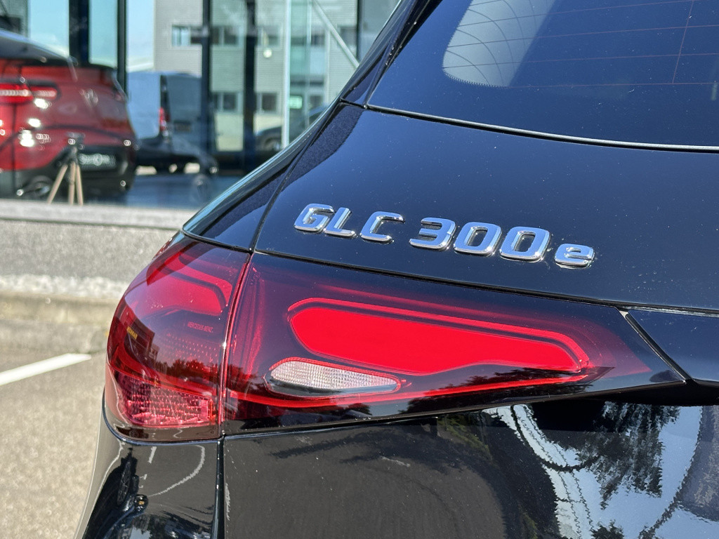 Mercedes-Benz Glc 300e 4matic amg i airmatic l gestuurde achteras l panoram