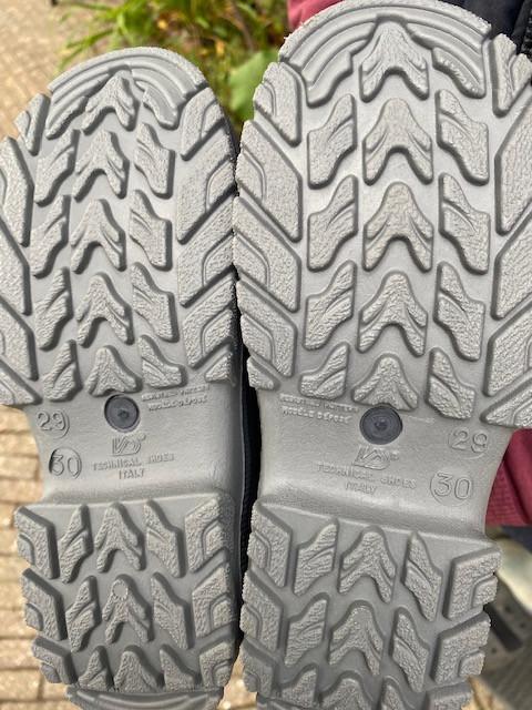 Nieuwe sneeuwlaarsjes  maat 29/30 goed merk, helaas te klein