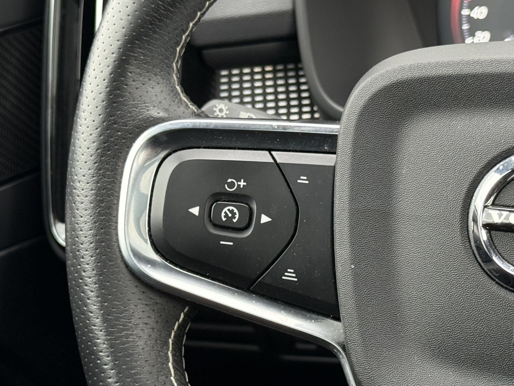 Volvo XC40 t5 262pk recharge r-design | full options !