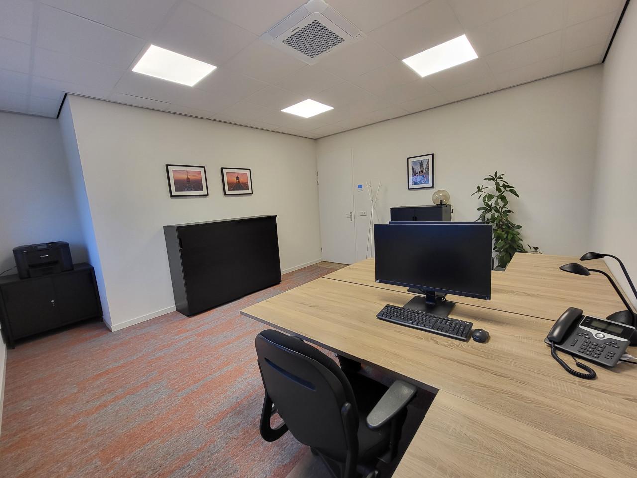 TE HUUR | Kantoorkamer + vergaderruimte in Middelburg (€ 699,- all in)