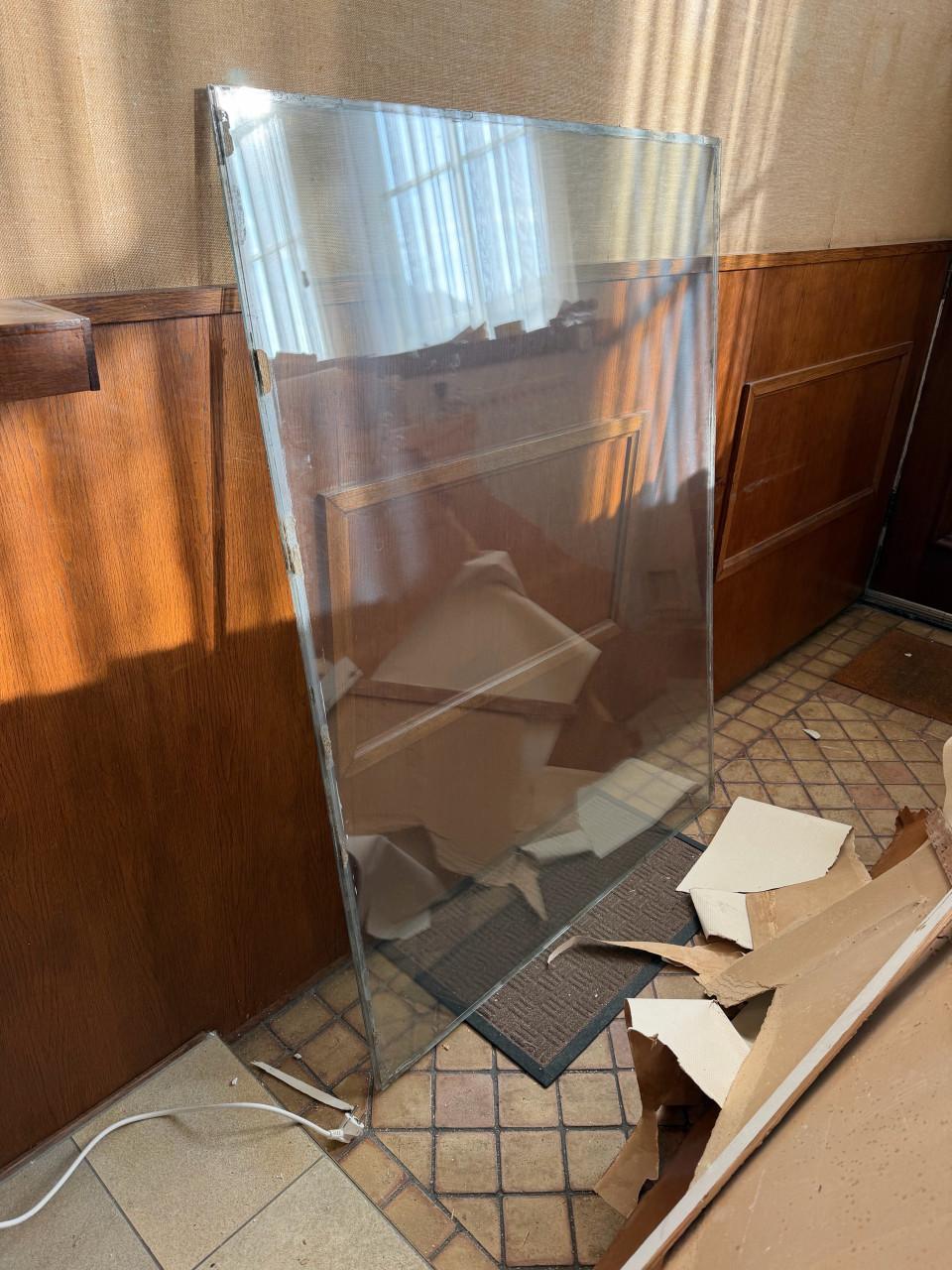 3x Glasplaat gratis op te halen in Middelburg   112cm hoog 147 cm breed