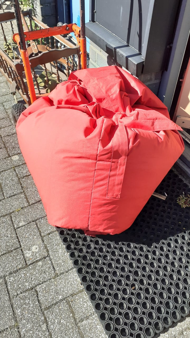 4 x Eetkamerstoelen met extra losse kussens & Zit-zak