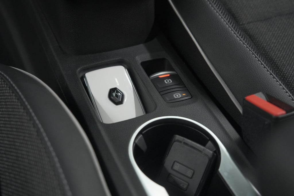 Renault Captur tce 90 intens | camera | navigatie | parkeersensoren | apple