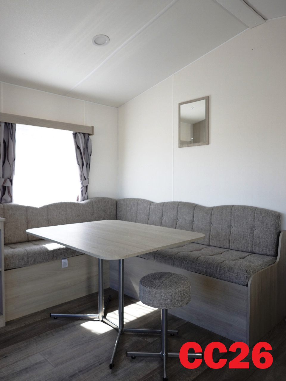 Bijna nieuw chalet met kunststof buitenzijde en dubbel glas 2 slk te koop