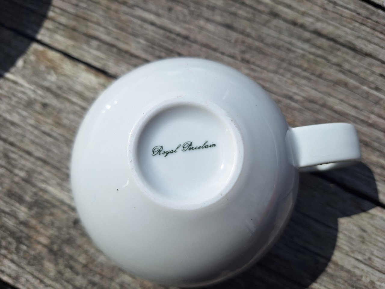 Kopjes,schotels,theepotje en borden.