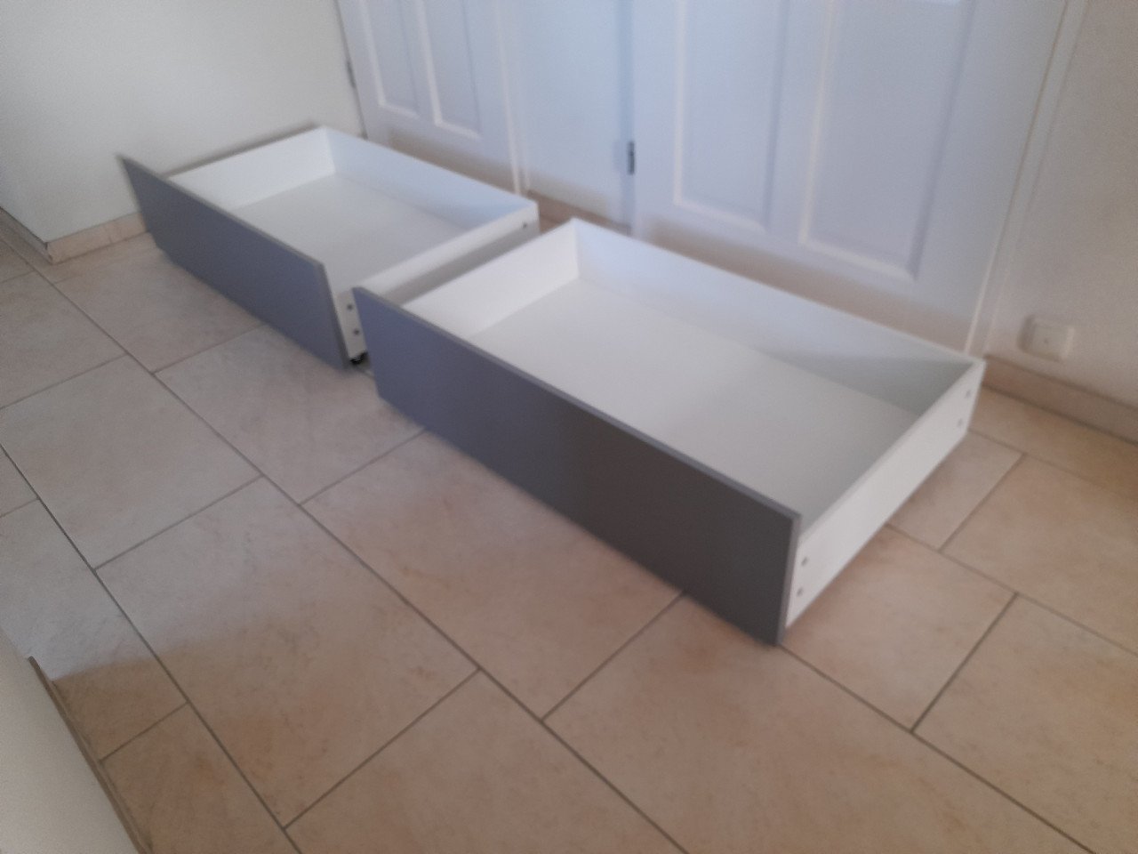 4 x Bed laden op wielen   (in goede nette staat)  €15 per stuk