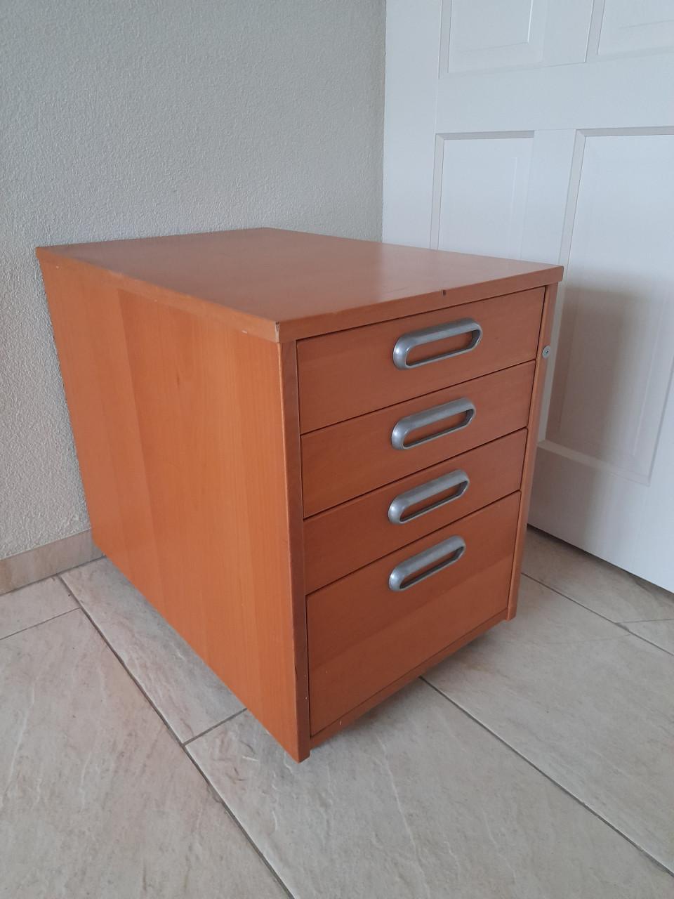 Ladenkast voor onder bureau (in goede nette staat )